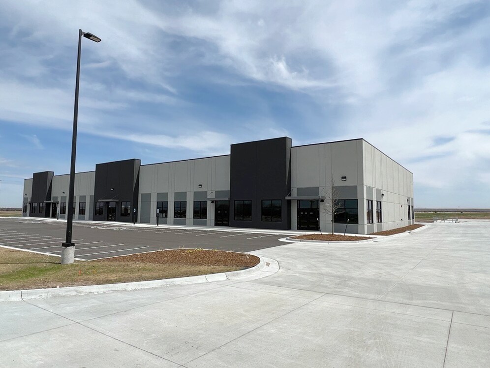 5165-5220 N Webb Rd, Bel Aire, KS for sale Building Photo- Image 1 of 1