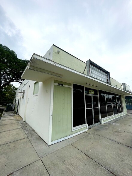 4625 N Nebraska Ave, Tampa, FL for lease - Building Photo - Image 3 of 4