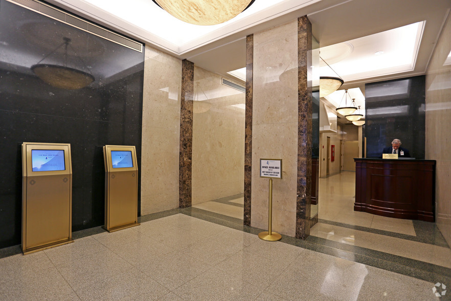 110 W 40th St, New York, NY for lease - Lobby - Image 2 of 13