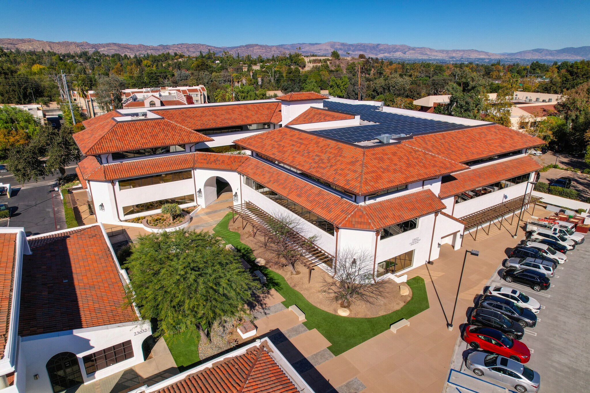 23622 Calabasas Rd, Calabasas, CA 91302