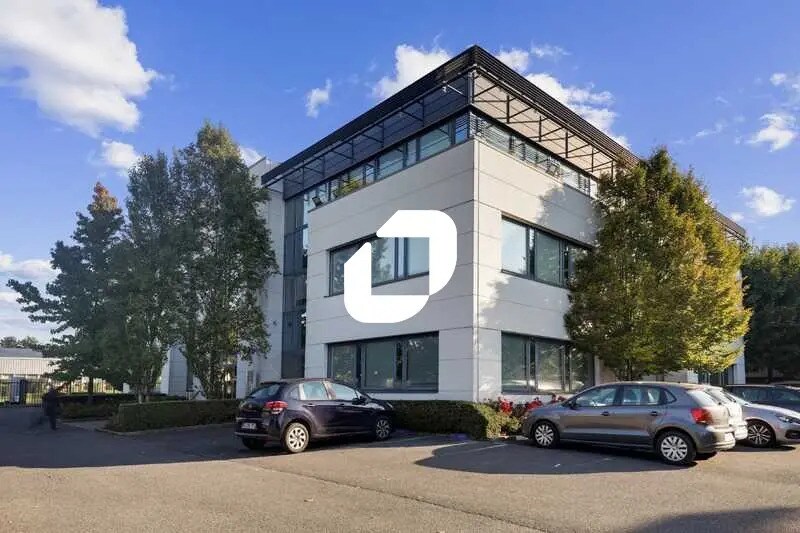 Office in Les Ulis for lease Building Photo- Image 1 of 14