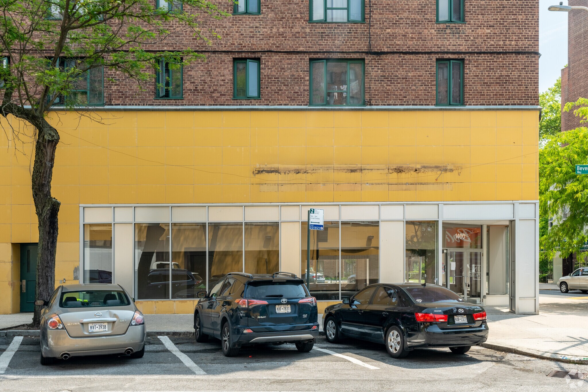 14101491 Metropolitan Ave, Bronx, NY 10462 Parkchester Retail District