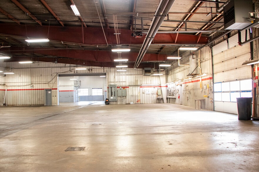 321 W Prairie View Rd, Chippewa Falls, WI for sale - Building Photo - Image 3 of 20