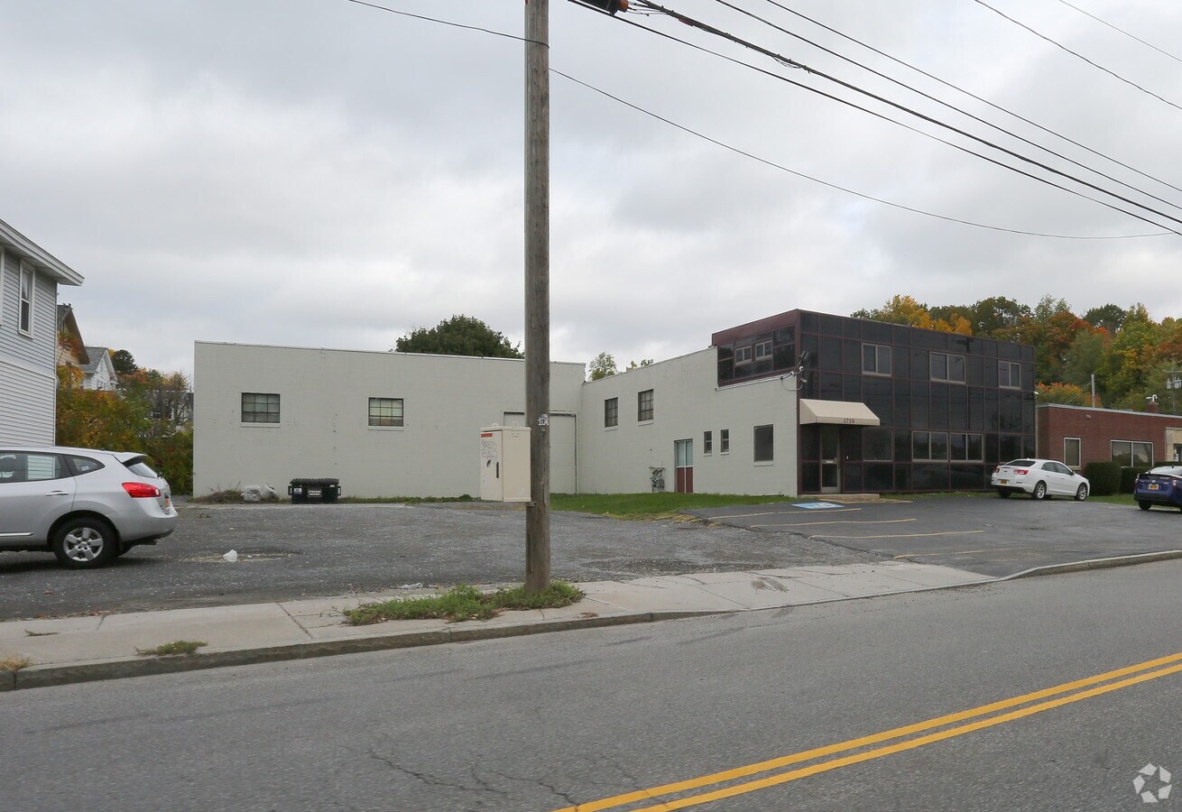 1719 Ave, Syracuse, NY 13206