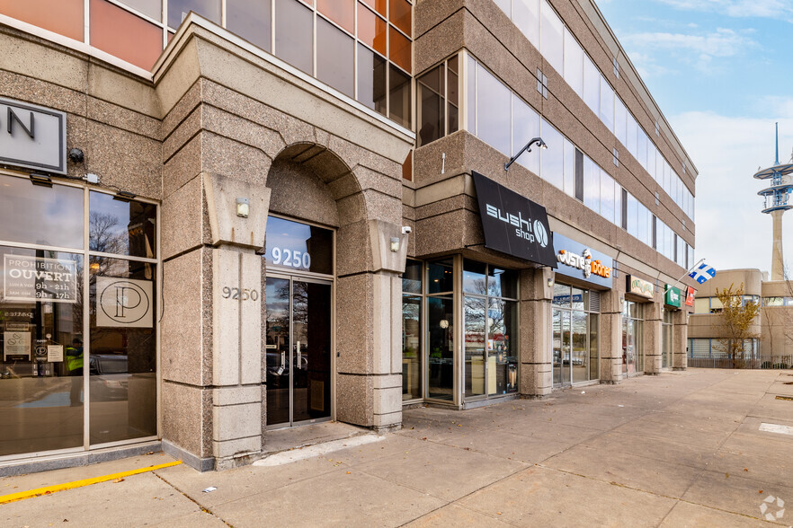 9250-9256 Boul de l'Acadie, Montréal, QC for lease - Building Photo - Image 2 of 4