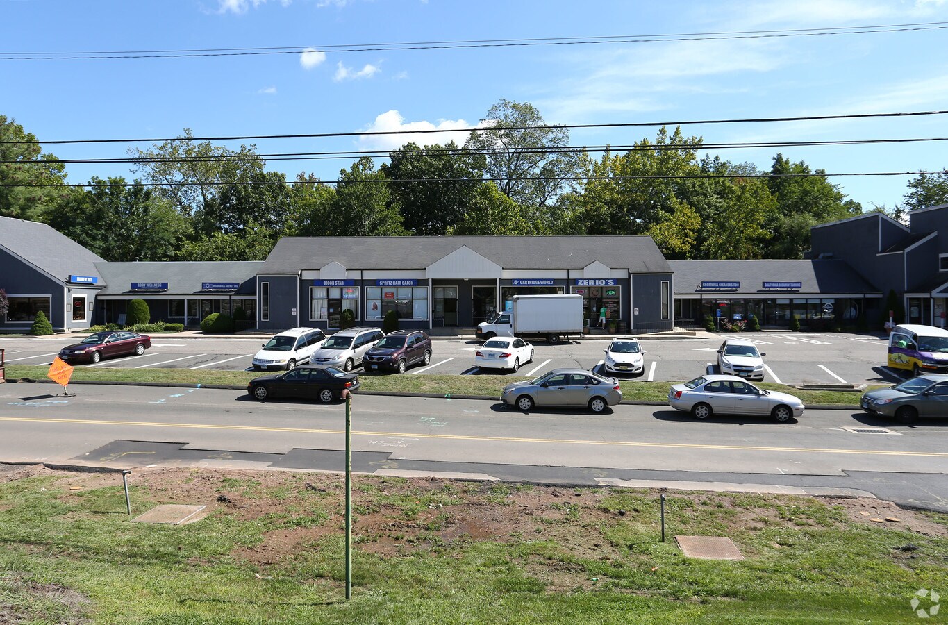 2 Willowbrook Rd, Cromwell, CT 06416