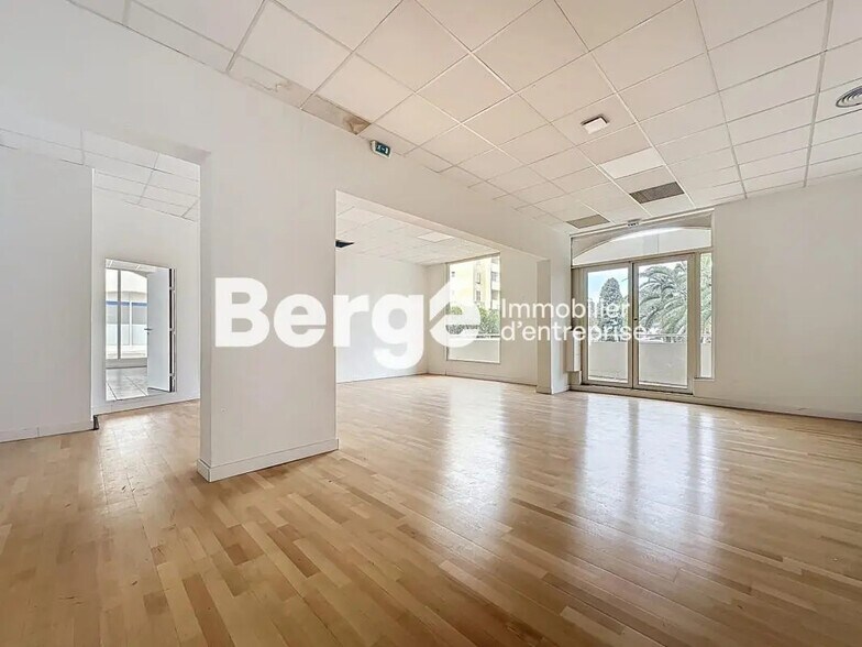 Retail in Antibes for lease - Building Photo - Image 1 of 4