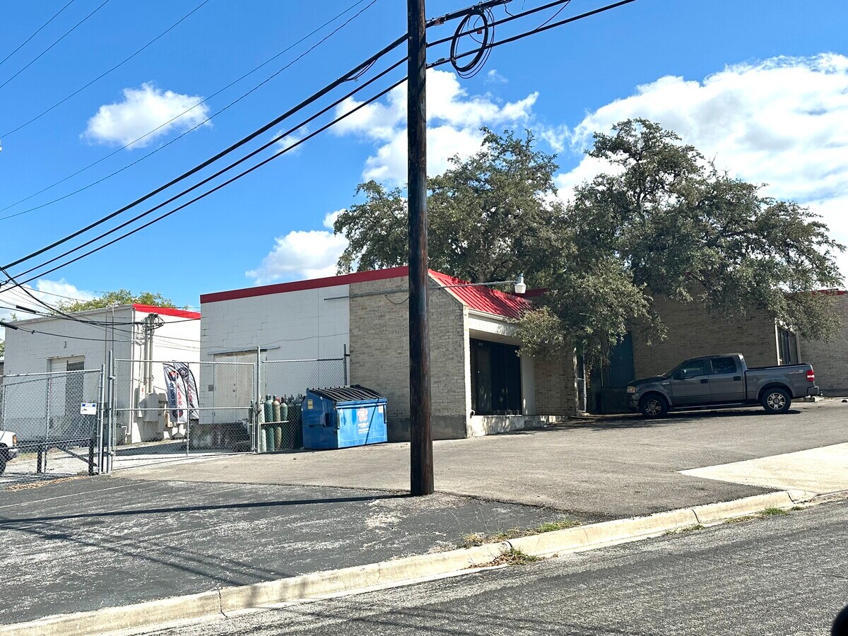 11901 Warfield St, San Antonio, TX 78216 Flex for Sale