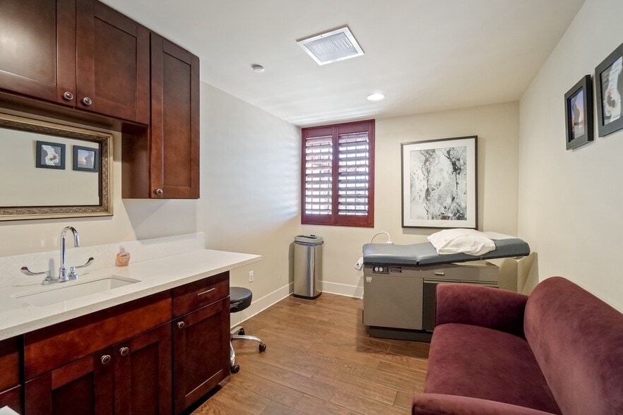 3630 Enterprise St, San Diego, CA for lease - Building Photo - Image 3 of 10