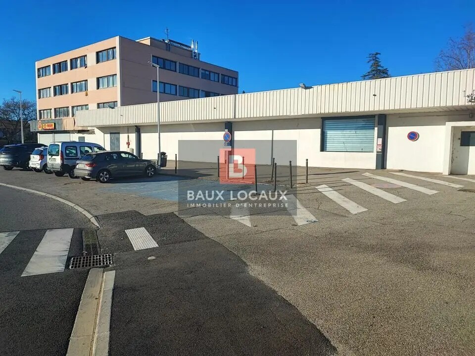 Location Commerce 687 m² - Photo 1