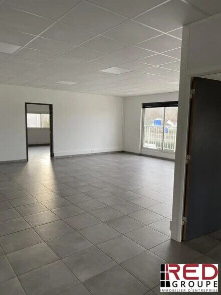 Office in Meyreuil for lease - Building Photo - Image 3 of 5