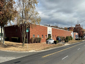 231 Edison Ave, West Babylon, NY for lease Building Photo- Image 1 of 1