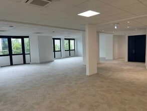 58-60 Avenue Du Général Leclerc, Bourg-la-Reine for lease Building Photo- Image 2 of 9