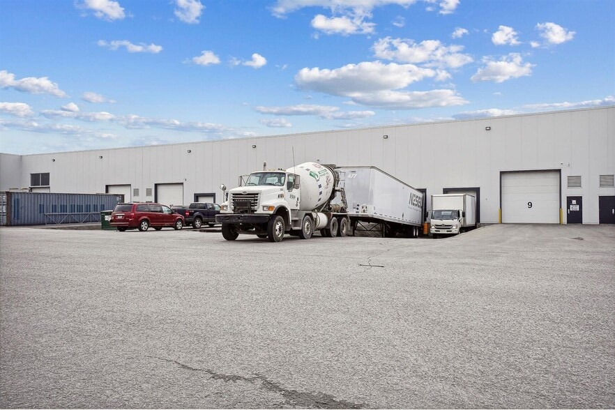 1015-1037 Rue Des Forges, Terrebonne, QC for lease - Building Photo - Image 3 of 8