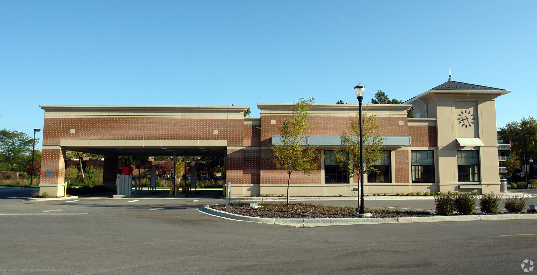 530 N Hough St, Barrington, IL 60010 The Shops at Flint Creek