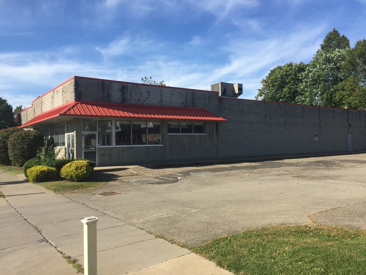 213 W Main St, Grove City, PA 16127