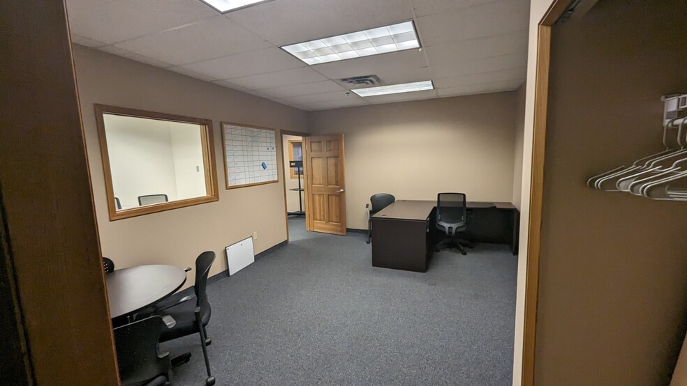 13770 Frontier Ct, Burnsville, MN for lease - Interior Photo - Image 2 of 6