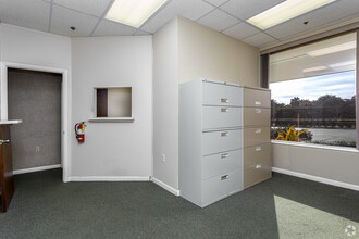 1250 9th St N, Naples, FL for lease Interior Photo- Image 2 of 6