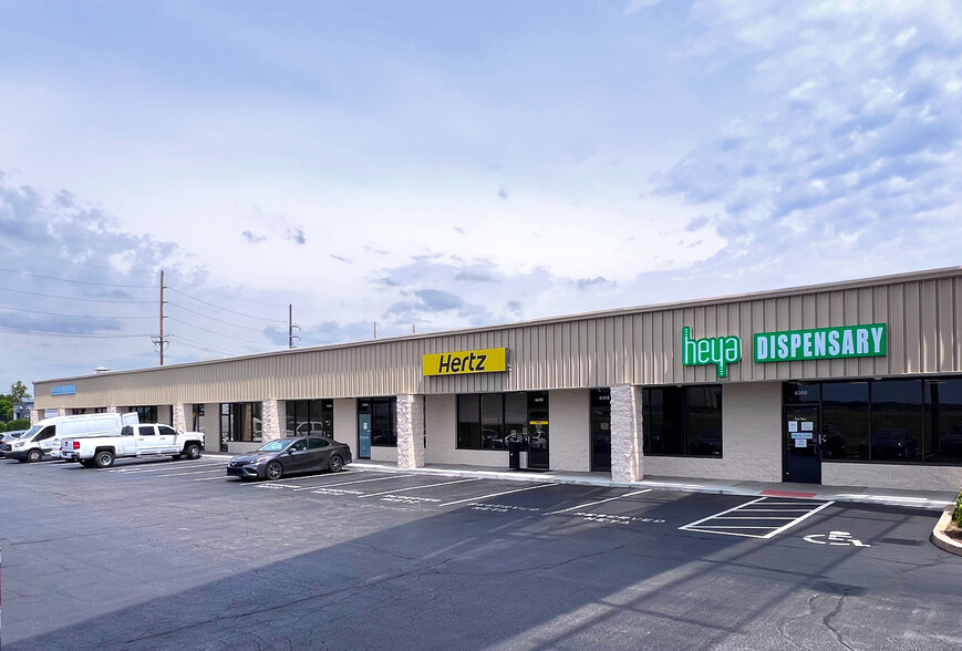 4300-4372 N Service Rd, Saint Peters, MO for lease - Building Photo - Image 1 of 13