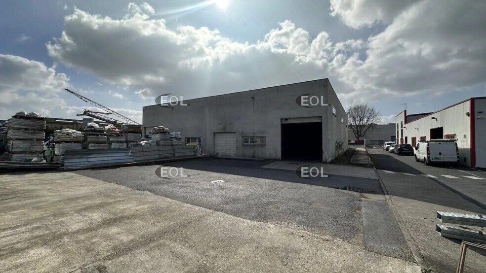 Flex in Champigny-sur-Marne for lease - Building Photo - Image 1 of 8