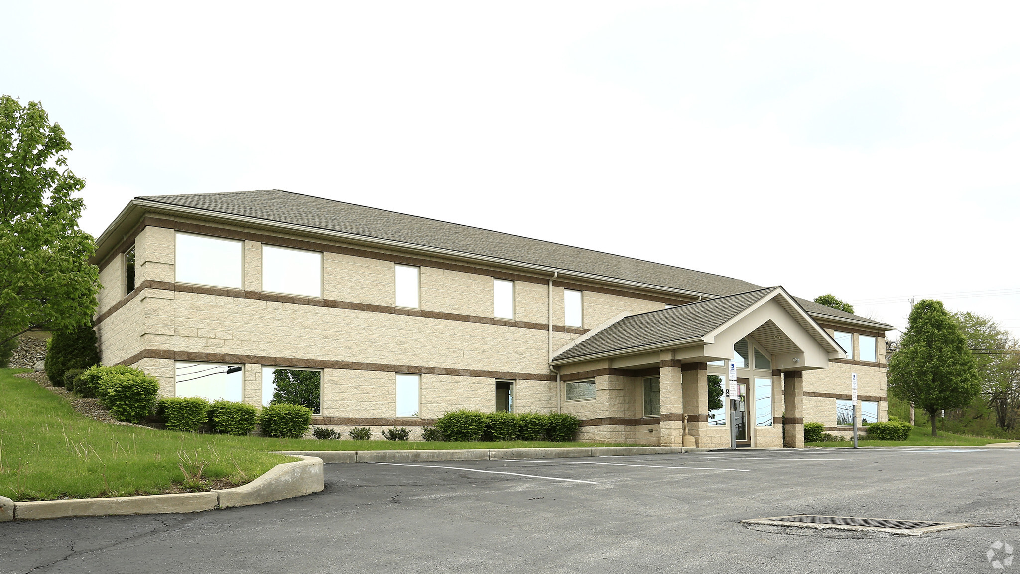 Office in Hermitage, PA for sale Primary Photo- Image 1 of 1