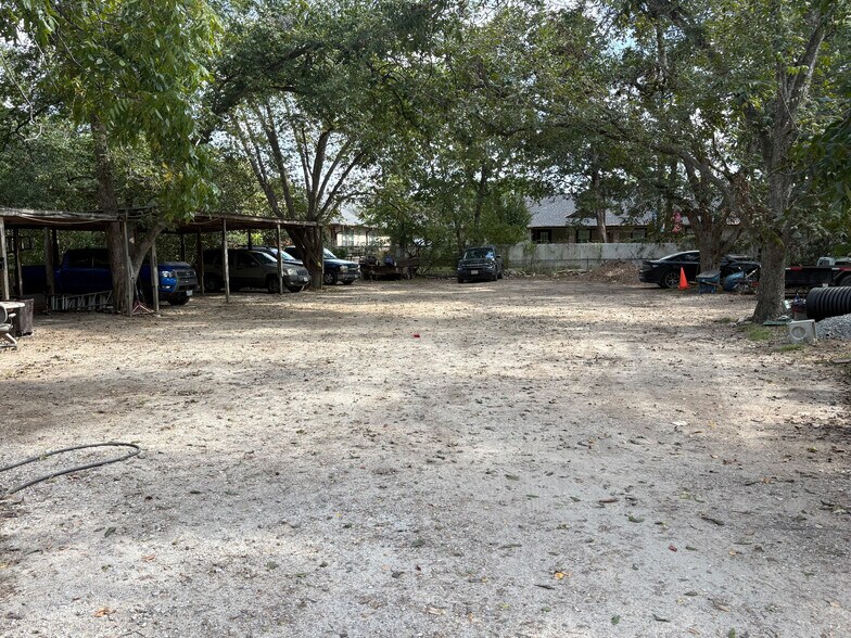 1636 Crestdale Dr, Houston, TX for sale - Building Photo - Image 2 of 5