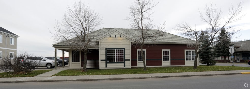305 1st St E, Cochrane, AB for lease - Building Photo - Image 2 of 3