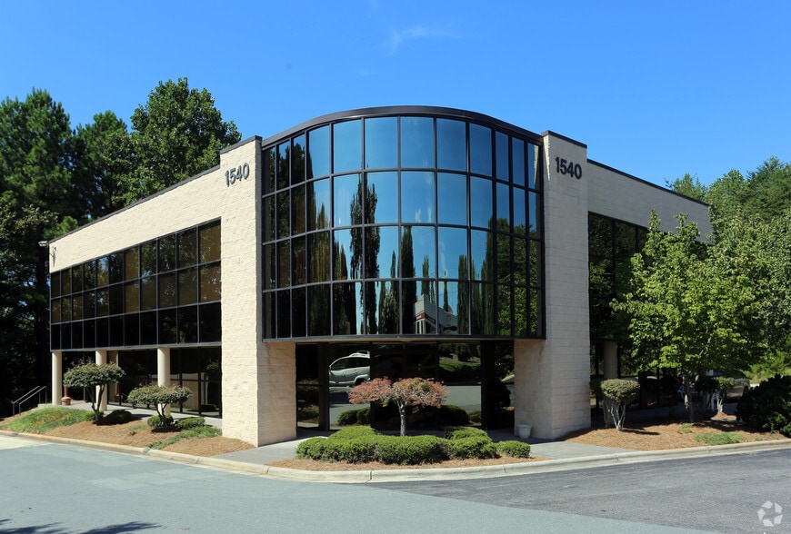 1540 Westbrook Plaza Dr, Winston-Salem, NC for lease - Primary Photo - Image 1 of 27
