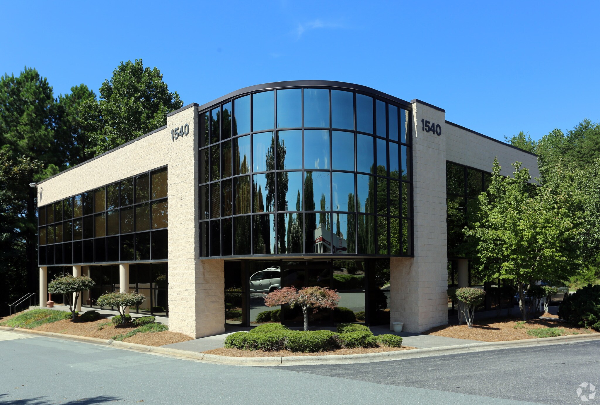 1540 Westbrook Plaza Dr, Winston-Salem, NC for lease Primary Photo- Image 1 of 28