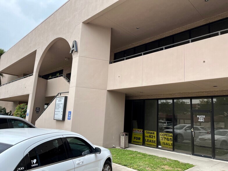 101 Savannah Stes 2 3 & 4 Ave, McAllen, TX for sale - Building Photo - Image 1 of 16