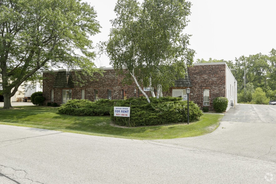 6980-6990 S Industrial Loop, Greendale, WI for sale - Primary Photo - Image 1 of 1