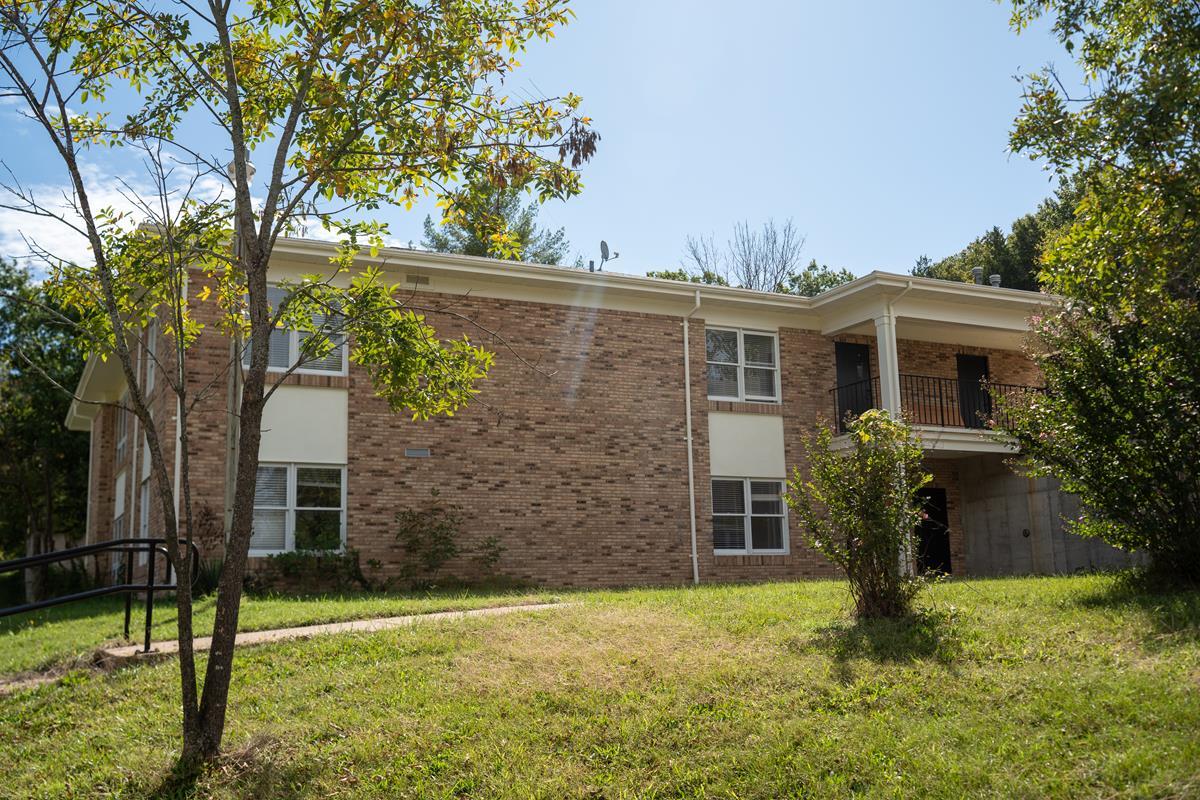 11900 Emmaus Dr, Marthasville, MO 63357