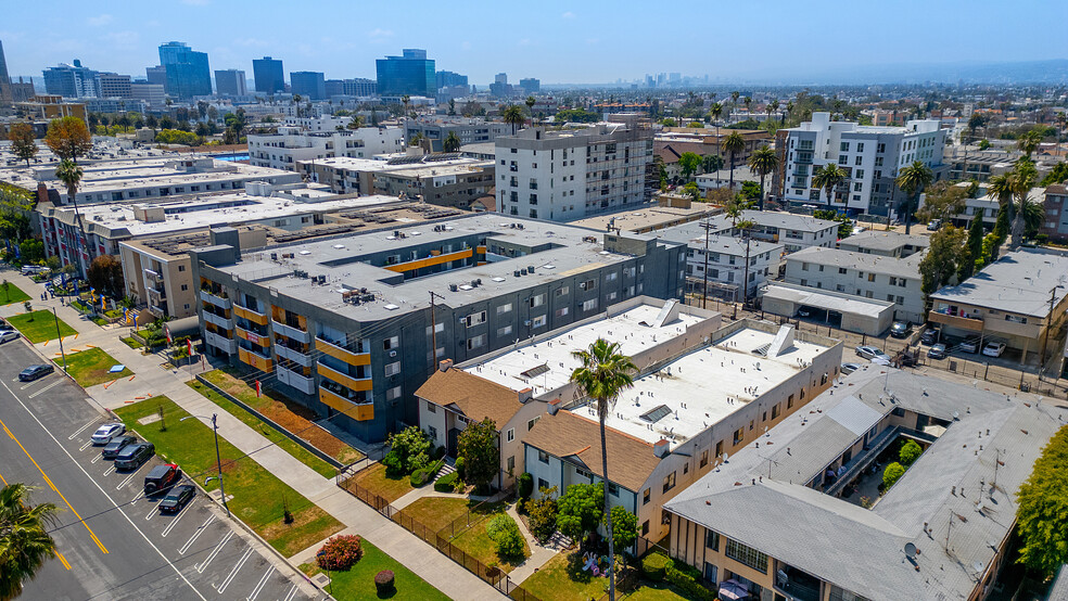 137 S La Fayette Park Pl, Los Angeles, CA for sale - Building Photo - Image 3 of 9