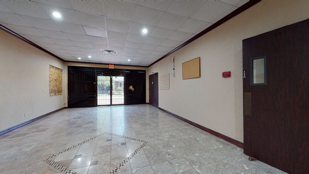 3229 Hadley St, Houston, TX for sale - Matterport 3D Scan - Image 3 of 57