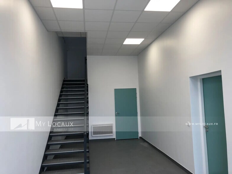 Flex in Gennevilliers for sale - Interior Photo - Image 2 of 6