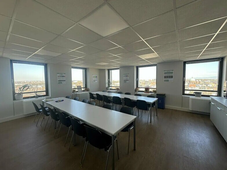 Office in Strasbourg for lease - Interior Photo - Image 2 of 9