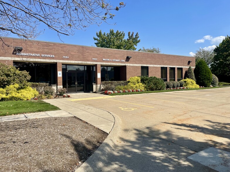 7660-7670 Tyler Blvd, Mentor, OH for lease - Building Photo - Image 1 of 6