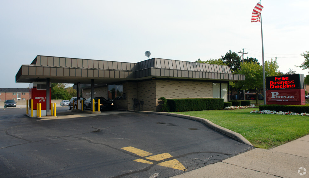 14801 E 12 Mile Rd, Warren, MI for sale - Building Photo - Image 2 of 3