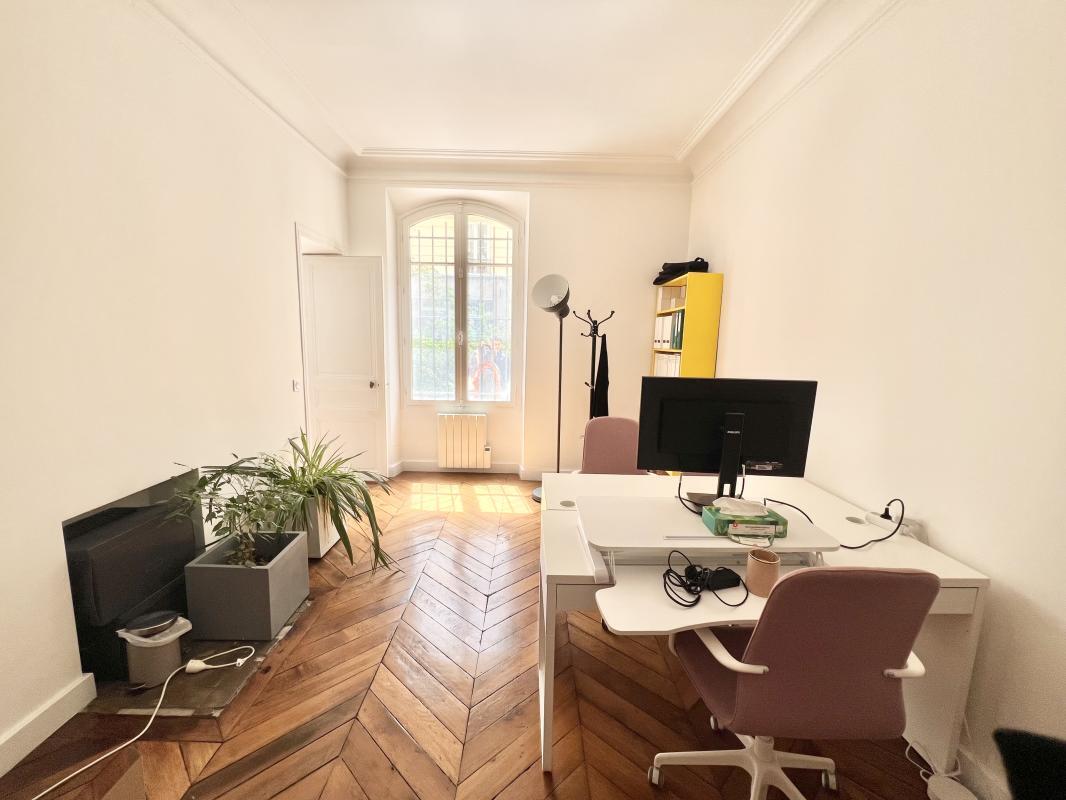 Office in Paris for lease Building Photo- Image 1 of 9