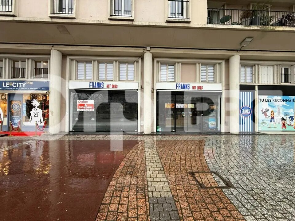 Retail in Le Havre for lease Building Photo- Image 1 of 9