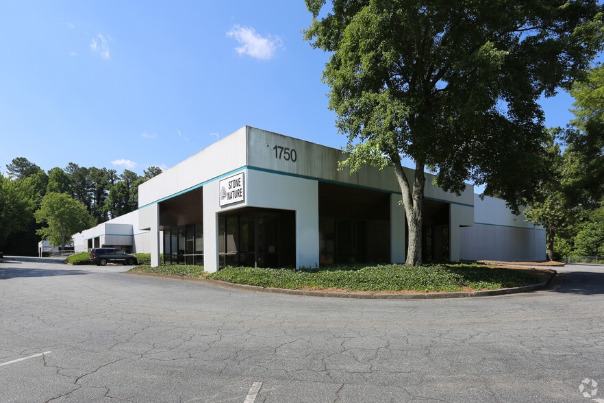 1750 Young Ct, Norcross, GA for lease - Primary Photo - Image 1 of 4