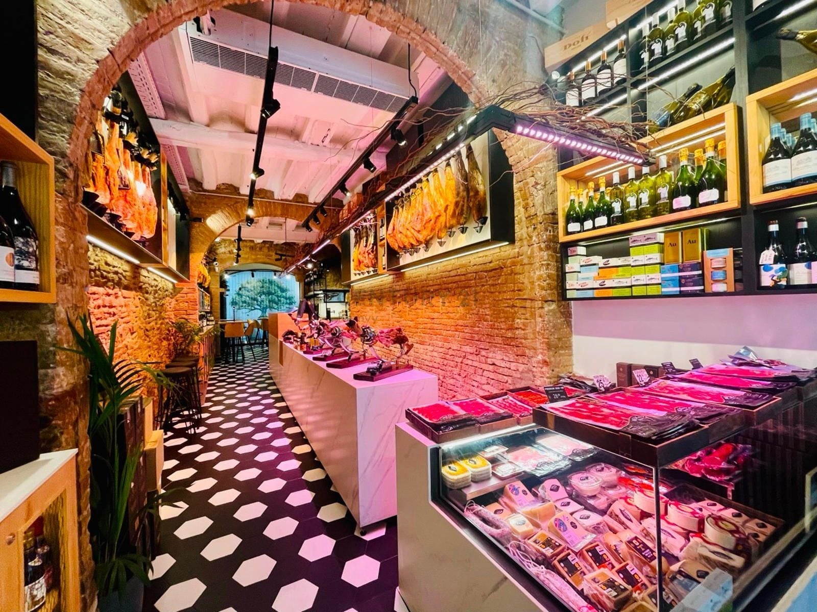 Retail in Sant Cugat del Vallès, Barcelona for lease Interior Photo- Image 1 of 14