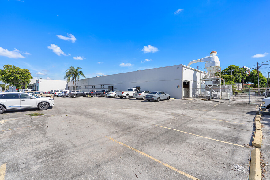 700 NW 57th Ct, Fort Lauderdale, FL for sale - Building Photo - Image 3 of 10