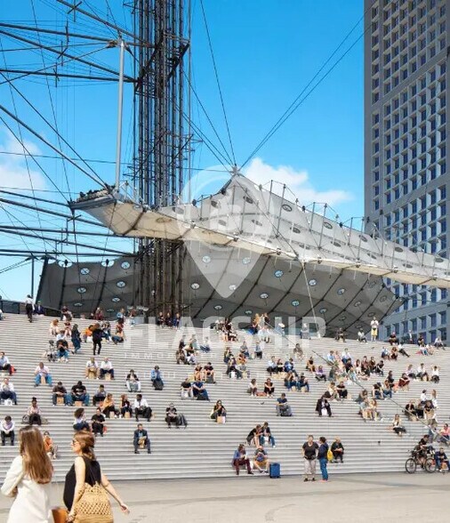 Office in Nanterre for lease - Building Photo - Image 3 of 5