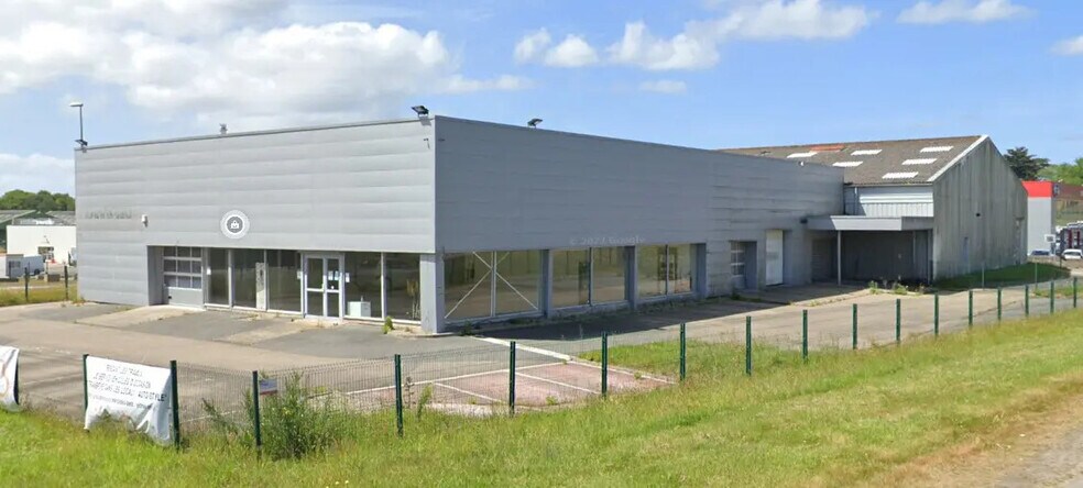 Retail in Quimper for lease - Building Photo - Image 1 of 3