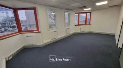 Office in Lyon for lease Interior Photo- Image 2 of 9