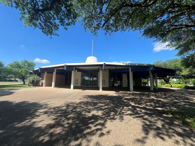 9121 Ferguson Rd, Dallas, TX for sale - Primary Photo - Image 1 of 1