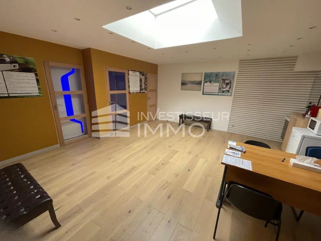 Office/Medical in Vernou-la-Celle-sur-Seine for lease Interior Photo- Image 1 of 7