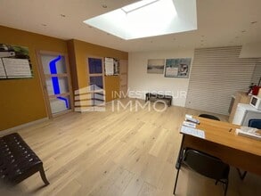 Office/Medical in Vernou-la-Celle-sur-Seine for lease Interior Photo- Image 1 of 7