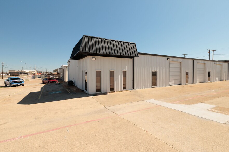 4404-4412 Glenview Dr, Haltom City, TX for lease - Building Photo - Image 2 of 45